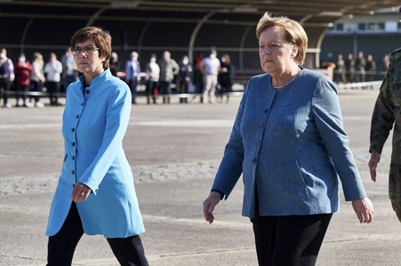 Angela Merkel würdigt Einsatzkräfte der Afghanistan-Evakuierungsmission in Seedorf