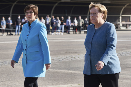 Angela Merkel würdigt Einsatzkräfte der Afghanistan-Evakuierungsmission in Seedorf