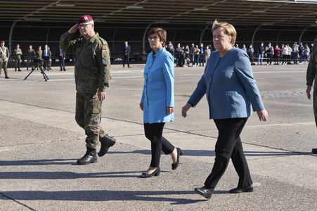 Angela Merkel würdigt Einsatzkräfte der Afghanistan-Evakuierungsmission in Seedorf