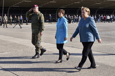 Angela Merkel würdigt Einsatzkräfte der Afghanistan-Evakuierungsmission in Seedorf