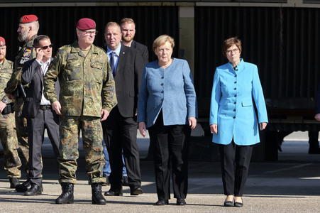 Angela Merkel würdigt Einsatzkräfte der Afghanistan-Evakuierungsmission in Seedorf