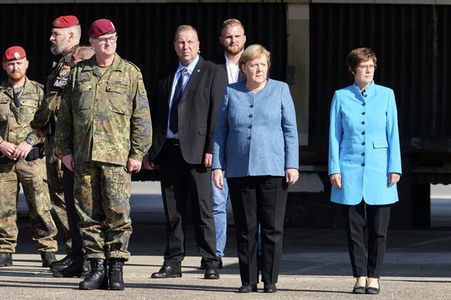 Angela Merkel würdigt Einsatzkräfte der Afghanistan-Evakuierungsmission in Seedorf