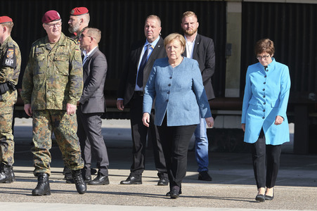 Angela Merkel würdigt Einsatzkräfte der Afghanistan-Evakuierungsmission in Seedorf