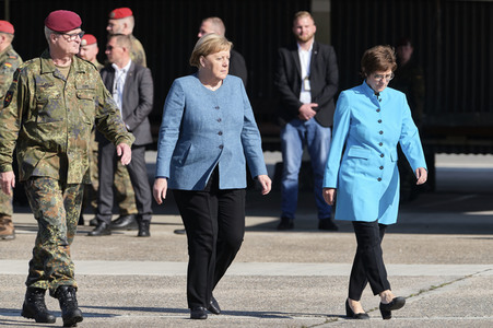 Angela Merkel würdigt Einsatzkräfte der Afghanistan-Evakuierungsmission in Seedorf