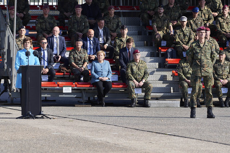 Angela Merkel würdigt Einsatzkräfte der Afghanistan-Evakuierungsmission in Seedorf