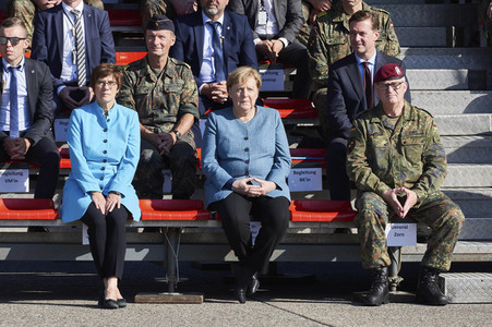 Angela Merkel würdigt Einsatzkräfte der Afghanistan-Evakuierungsmission in Seedorf