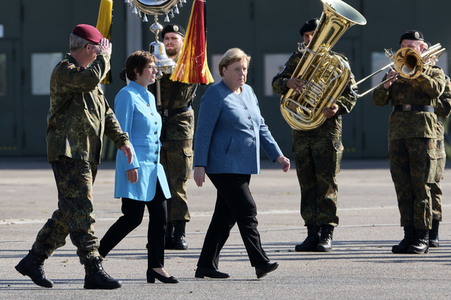 Angela Merkel würdigt Einsatzkräfte der Afghanistan-Evakuierungsmission in Seedorf