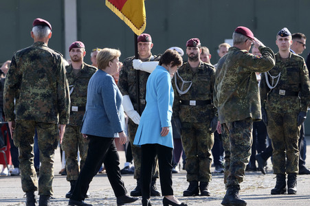 Angela Merkel würdigt Einsatzkräfte der Afghanistan-Evakuierungsmission in Seedorf