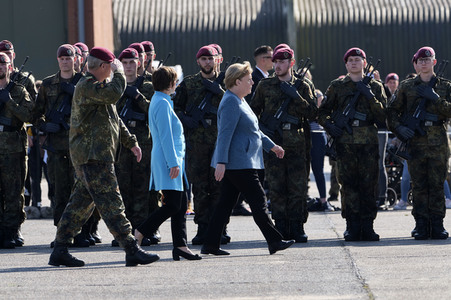 Angela Merkel würdigt Einsatzkräfte der Afghanistan-Evakuierungsmission in Seedorf