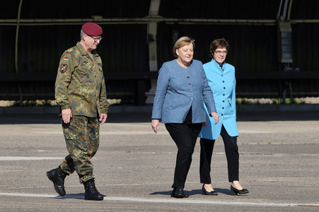 Angela Merkel würdigt Einsatzkräfte der Afghanistan-Evakuierungsmission in Seedorf