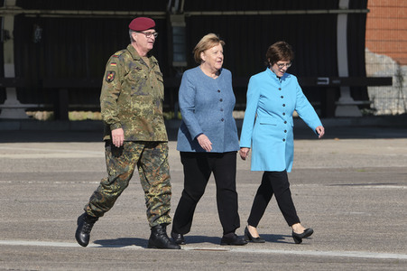 Angela Merkel würdigt Einsatzkräfte der Afghanistan-Evakuierungsmission in Seedorf