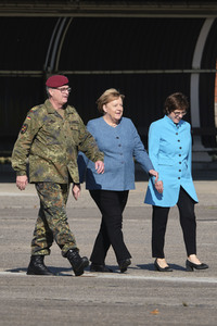 Angela Merkel würdigt Einsatzkräfte der Afghanistan-Evakuierungsmission in Seedorf