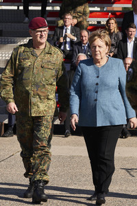 Angela Merkel würdigt Einsatzkräfte der Afghanistan-Evakuierungsmission in Seedorf