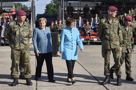 Angela Merkel würdigt Einsatzkräfte der Afghanistan-Evakuierungsmission in Seedorf