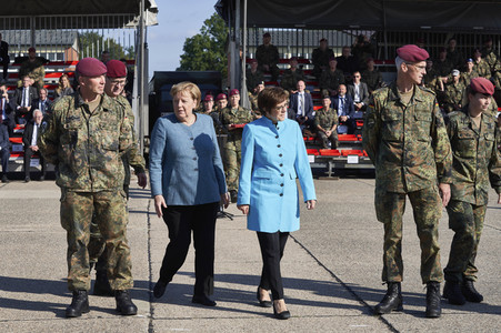 Angela Merkel würdigt Einsatzkräfte der Afghanistan-Evakuierungsmission in Seedorf