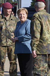 Angela Merkel würdigt Einsatzkräfte der Afghanistan-Evakuierungsmission in Seedorf