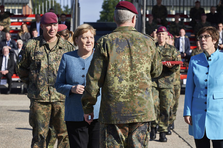 Angela Merkel würdigt Einsatzkräfte der Afghanistan-Evakuierungsmission in Seedorf