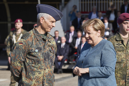 Angela Merkel würdigt Einsatzkräfte der Afghanistan-Evakuierungsmission in Seedorf
