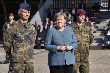 Angela Merkel würdigt Einsatzkräfte der Afghanistan-Evakuierungsmission in Seedorf