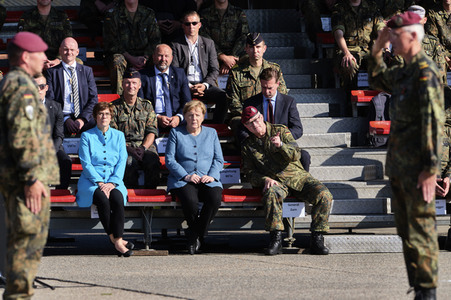 Angela Merkel würdigt Einsatzkräfte der Afghanistan-Evakuierungsmission in Seedorf
