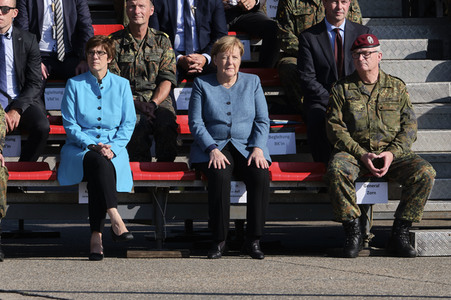 Angela Merkel würdigt Einsatzkräfte der Afghanistan-Evakuierungsmission in Seedorf