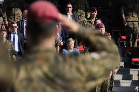 Angela Merkel würdigt Einsatzkräfte der Afghanistan-Evakuierungsmission in Seedorf