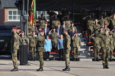 Angela Merkel würdigt Einsatzkräfte der Afghanistan-Evakuierungsmission in Seedorf