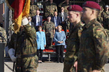 Angela Merkel würdigt Einsatzkräfte der Afghanistan-Evakuierungsmission in Seedorf