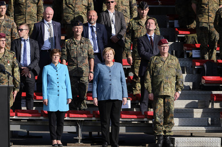 Angela Merkel würdigt Einsatzkräfte der Afghanistan-Evakuierungsmission in Seedorf