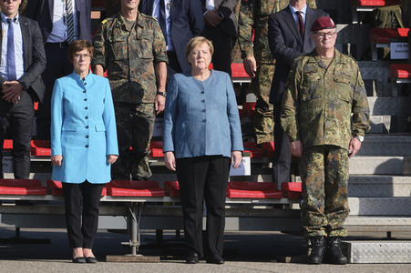 Angela Merkel würdigt Einsatzkräfte der Afghanistan-Evakuierungsmission in Seedorf