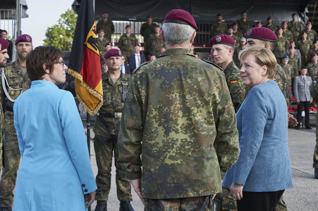Angela Merkel würdigt Einsatzkräfte der Afghanistan-Evakuierungsmission in Seedorf