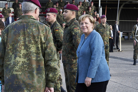Angela Merkel würdigt Einsatzkräfte der Afghanistan-Evakuierungsmission in Seedorf