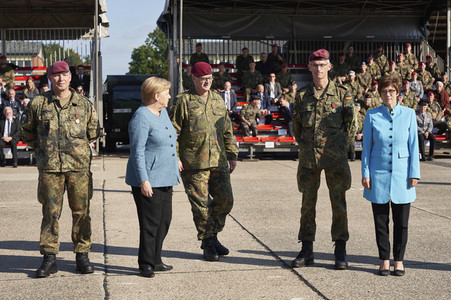 Angela Merkel würdigt Einsatzkräfte der Afghanistan-Evakuierungsmission in Seedorf