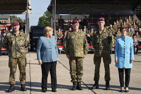Angela Merkel würdigt Einsatzkräfte der Afghanistan-Evakuierungsmission in Seedorf
