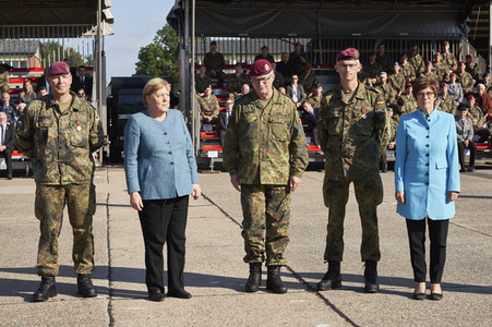 Angela Merkel würdigt Einsatzkräfte der Afghanistan-Evakuierungsmission in Seedorf
