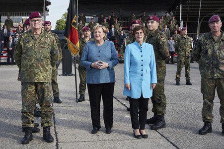Angela Merkel würdigt Einsatzkräfte der Afghanistan-Evakuierungsmission in Seedorf