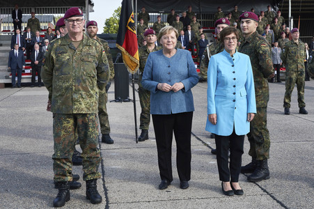 Angela Merkel würdigt Einsatzkräfte der Afghanistan-Evakuierungsmission in Seedorf