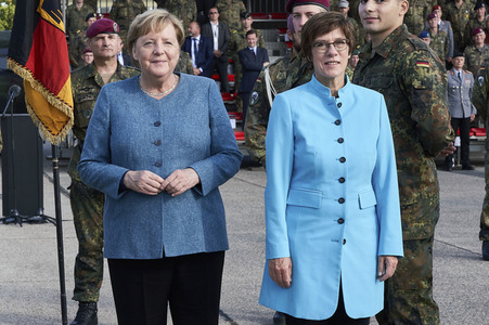 Angela Merkel würdigt Einsatzkräfte der Afghanistan-Evakuierungsmission in Seedorf
