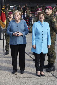 Angela Merkel würdigt Einsatzkräfte der Afghanistan-Evakuierungsmission in Seedorf