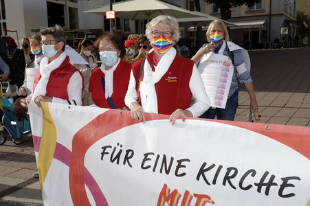 Protestdemo der Initiative 'Wir sind Kirche' in Fulda