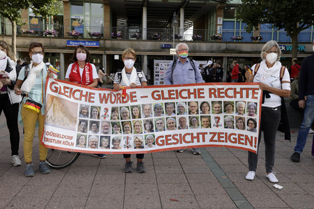 Protestdemo der Initiative 'Wir sind Kirche' in Fulda