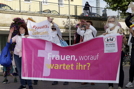 Protestdemo der Initiative 'Wir sind Kirche' in Fulda
