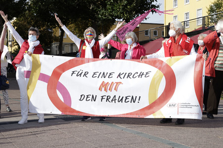 Protestdemo der Initiative 'Wir sind Kirche' in Fulda