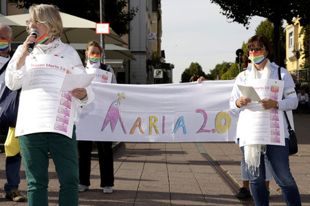 Protestdemo der Initiative 'Wir sind Kirche' in Fulda