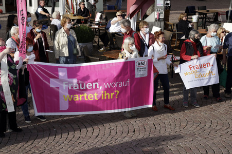 Protestdemo der Initiative 'Wir sind Kirche' in Fulda