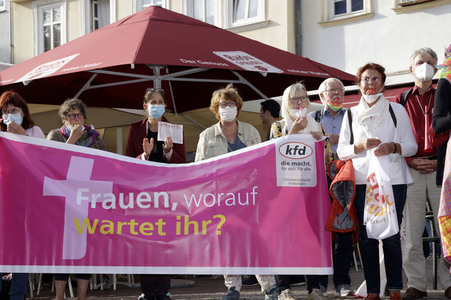 Protestdemo der Initiative 'Wir sind Kirche' in Fulda