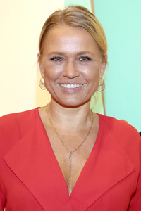 Charity-Vernissage der Künstlerin Egzona Popovci in Hamburg