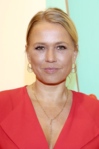 Charity-Vernissage der Künstlerin Egzona Popovci in Hamburg