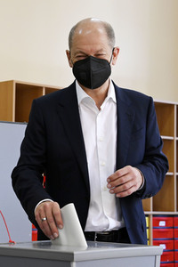 Stimmabgabe von Olaf Scholz zur Bundestagswahl 2021 in Potsdam