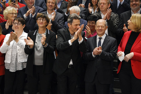 SPD-Fraktionssitzung und Statement der Fraktionsführung in Berlin